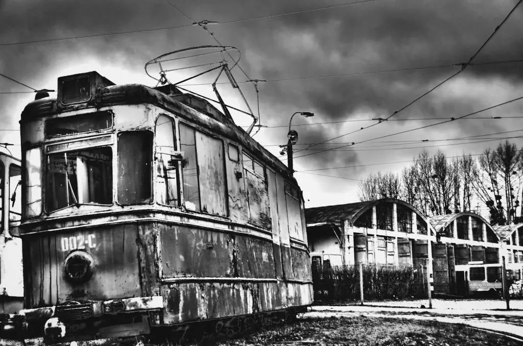 Grahamstown decline: a black and white photo of an old train